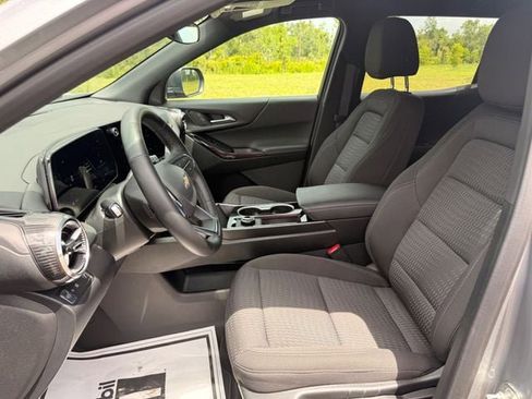 Used 2026 Chevrolet Equinox LT FWD image 6