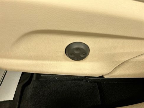 Used 2020 Mercedes-Benz GLC 300 4MATIC image 10