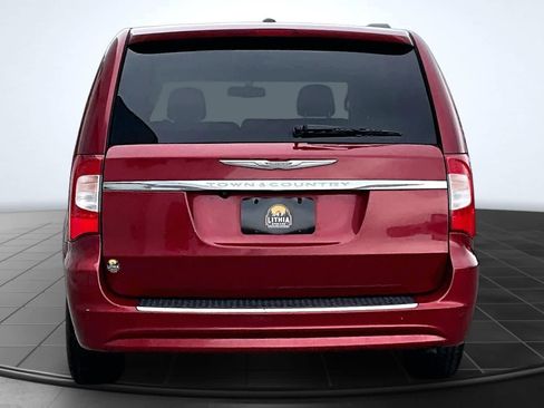 Used 2012 Chrysler Town & Country Touring w/ Entertainment Group #1 FWD image 5