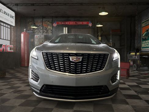 Used 2025 Cadillac XT5 Premium Luxury image 2