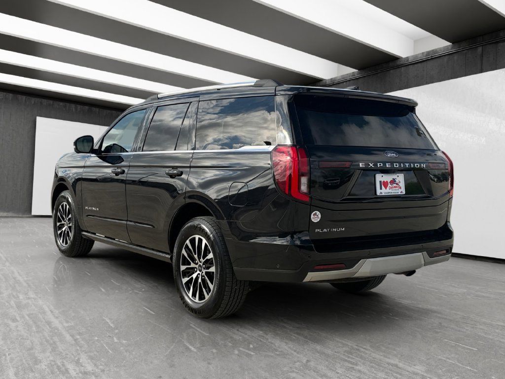 Used 2025 Ford Expedition Platinum AWD/4WD image 3
