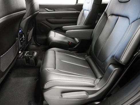 New 2025 Jeep Grand Cherokee L Limited image 17