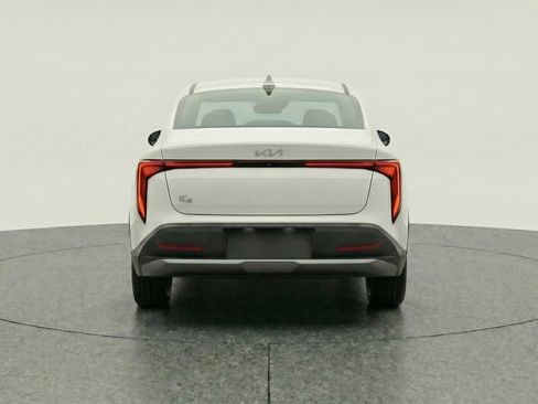 Used 2025 Kia K4 LXS image 7