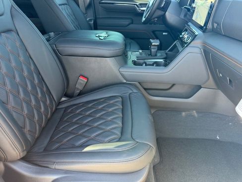 New 2025 GMC Sierra 1500 AT4 w/ AT4 Premium Package image 32