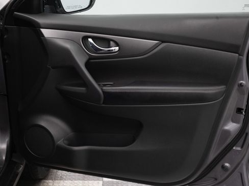 Used 2016 Nissan Rogue S image 27