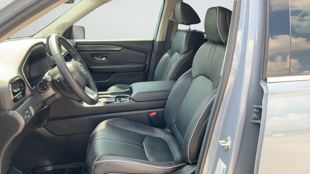 Used 2025 Honda Pilot Elite image 17