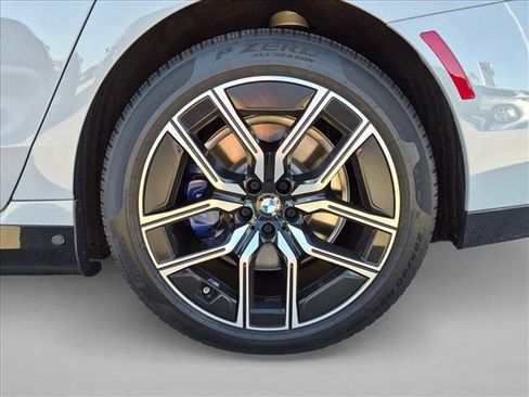 Used 2023 BMW i7 xDrive60 w/ Executive Package 2 AWD/4WD image 24