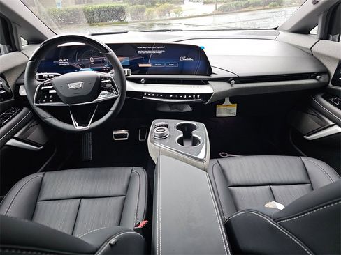 New 2026 Cadillac Optiq Luxury 2 image 17