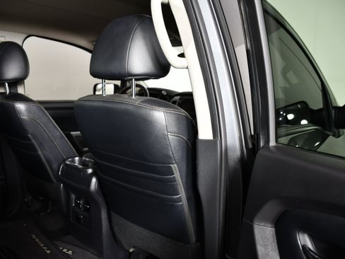 Used 2017 Nissan Titan SL AWD/4WD image 50