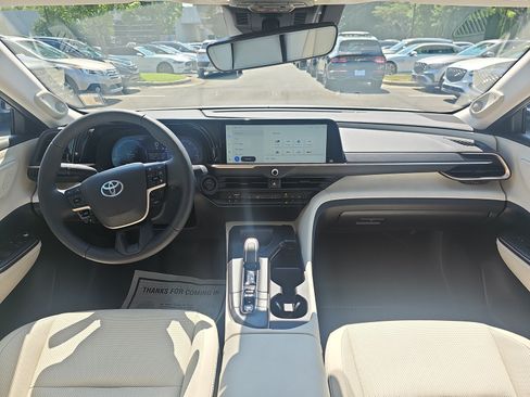 Used 2023 Toyota Crown AWD/4WD image 33