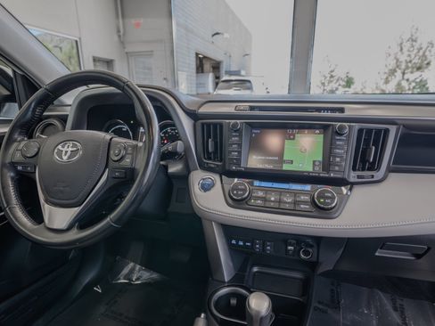 Used 2018 Toyota RAV4 Limited w/ Advanced Technology Package AWD/4WD image 19