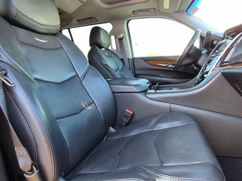 Used 2018 Cadillac Escalade ESV Premium Luxury AWD/4WD image 27