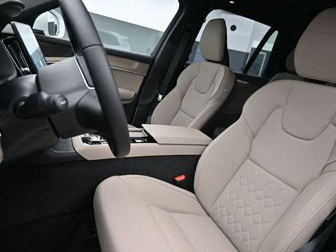 New 2026 Volvo XC90 B6 Plus w/ Protection Package Premier image 9