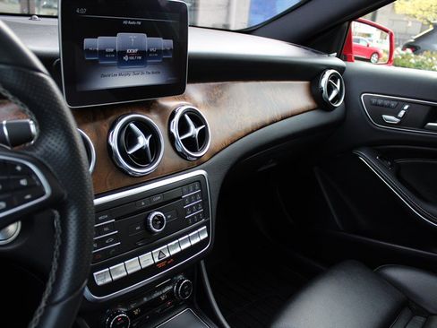 Used 2018 Mercedes-Benz GLA 250 4MATIC image 14