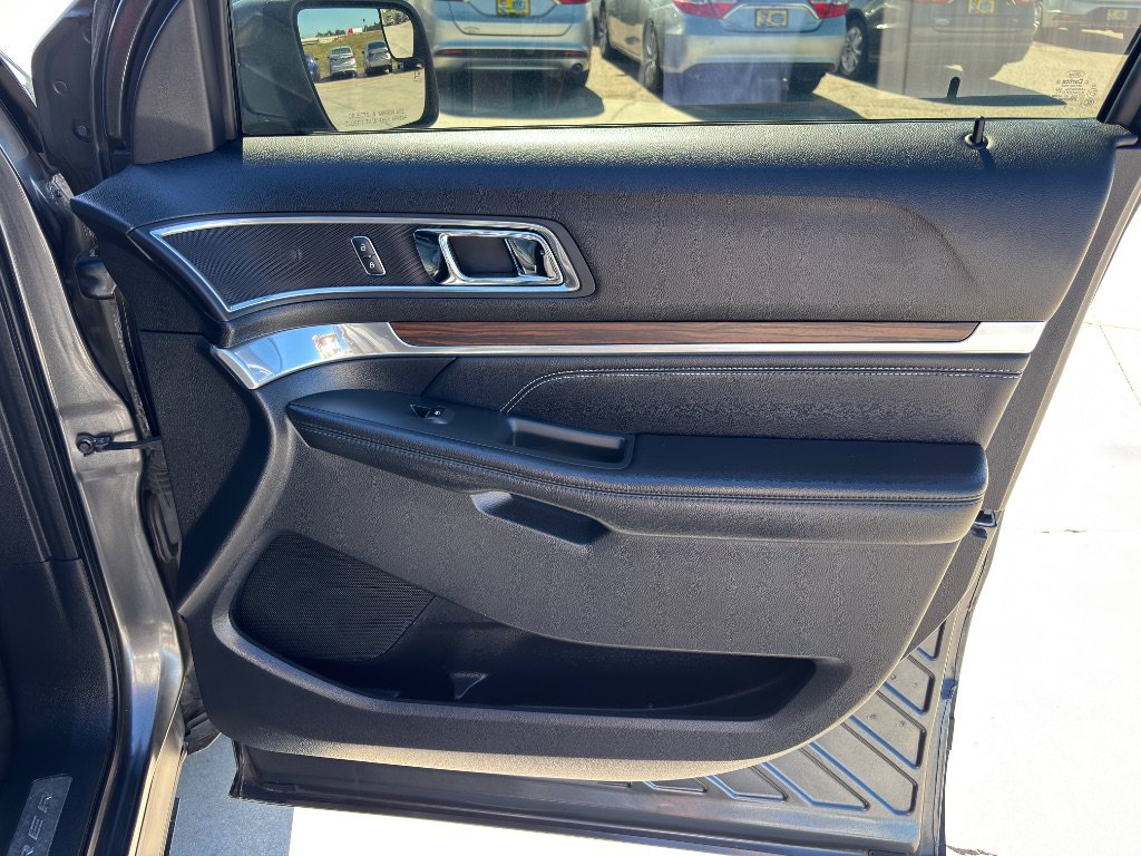 Used 2016 Ford Explorer Limited FWD image 27