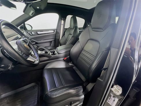Certified 2023 Porsche Cayenne Coupe image 5