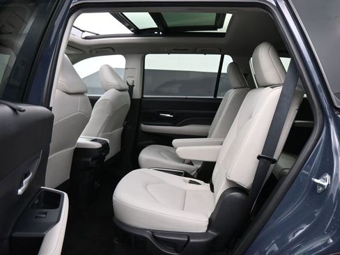 Used 2024 Toyota Grand Highlander Limited image 19