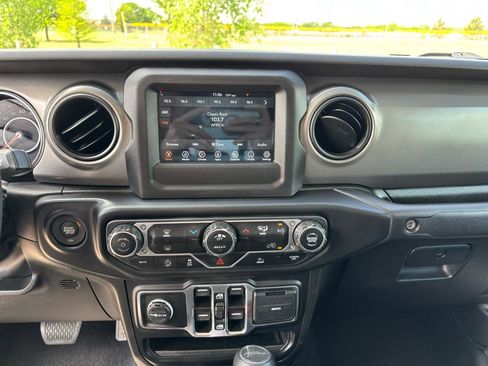 Used 2023 Jeep Gladiator Sport AWD/4WD image 16