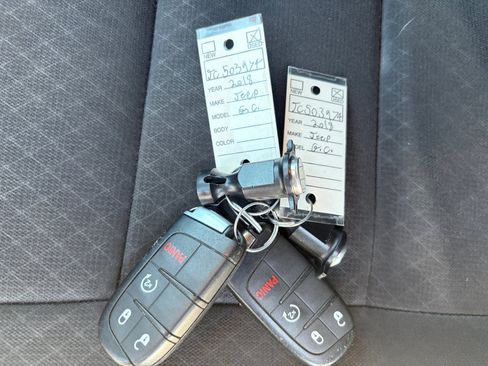 Used 2018 Jeep Grand Cherokee Laredo AWD/4WD image 30