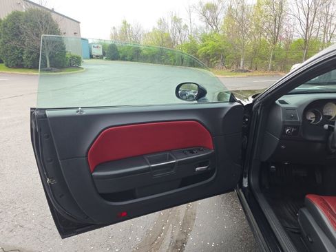 Used 2014 Dodge Challenger SXT Plus image 11