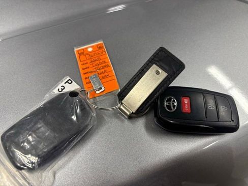 Certified 2025 Toyota Tacoma SR5 AWD/4WD image 25