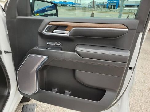 Used 2023 Chevrolet Silverado 1500 High Country w/ Technology Package image 9