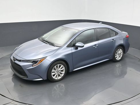 Used 2026 Toyota Corolla LE w/ LE Premium Package FWD image 9