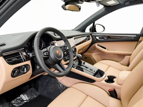New 2026 Porsche Macan image 4