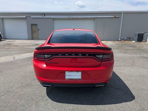 Used 2018 Dodge Charger SXT w/ Blacktop Package RWD image 4