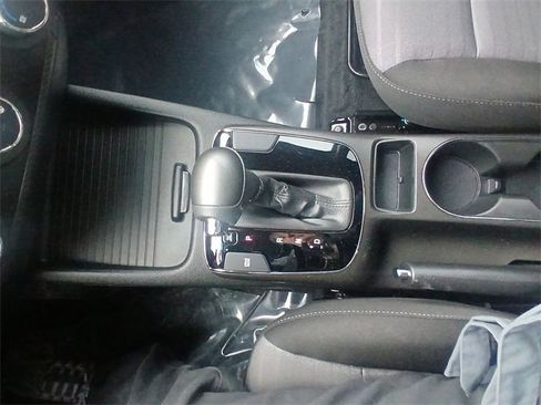 Used 2018 Kia Forte S image 19