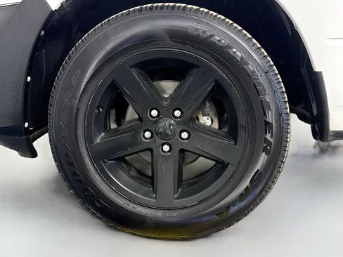 Used 2016 RAM 1500 Express RWD image 35