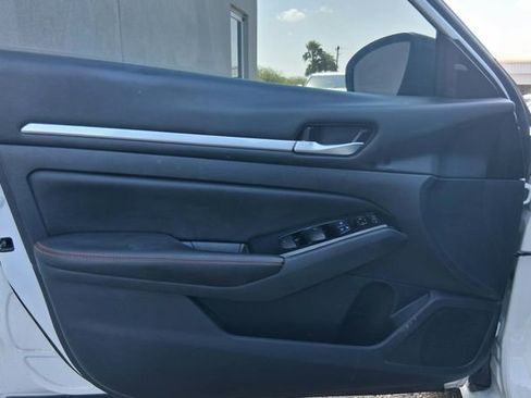 Certified 2025 Nissan Altima 2.5 SR image 13