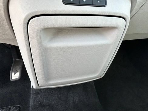 Used 2025 Volkswagen ID. Buzz Pro S Plus RWD image 32