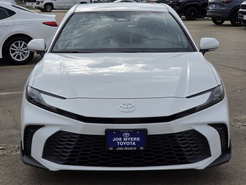 Used 2025 Toyota Camry SE FWD image 3