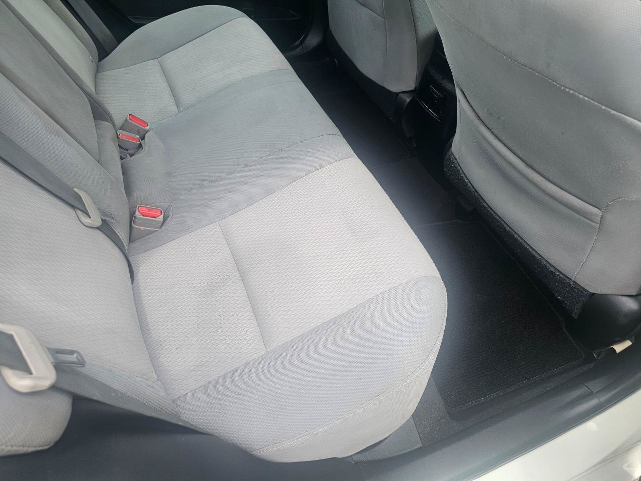 Used 2015 Toyota Corolla LE FWD image 18