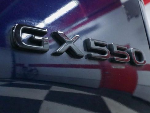 Used 2024 Lexus GX 550 w/ Accessory Package (Z1) AWD/4WD image 32