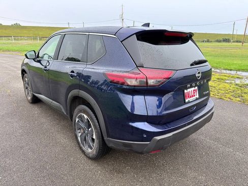 Used 2024 Nissan Rogue SV AWD/4WD image 15