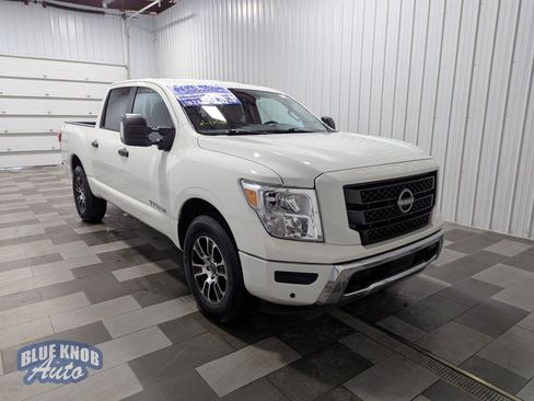 Used 2024 Nissan Titan SV w/ SV Convenience Package image 6