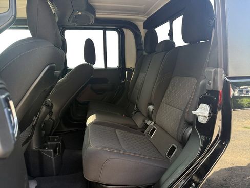 Used 2026 Jeep Gladiator Mojave AWD/4WD image 13