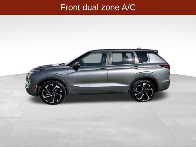 Used 2023 Mitsubishi Outlander SE Black Edition FWD image 4