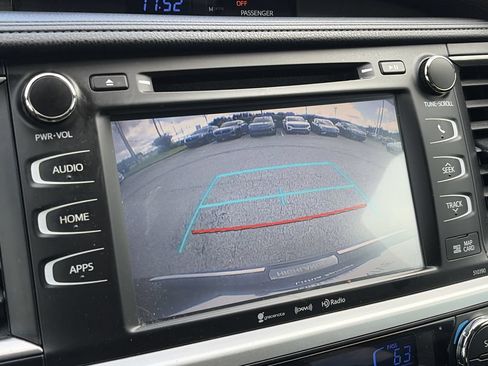 Used 2019 Toyota Highlander XLE FWD image 25