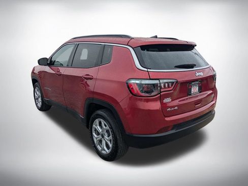 Used 2025 Jeep Compass Latitude AWD/4WD image 5