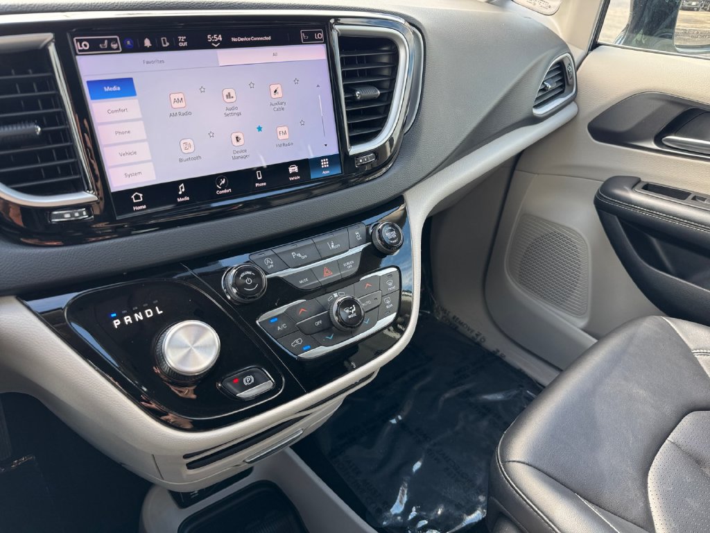 Used 2024 Chrysler Pacifica Touring-L FWD image 29