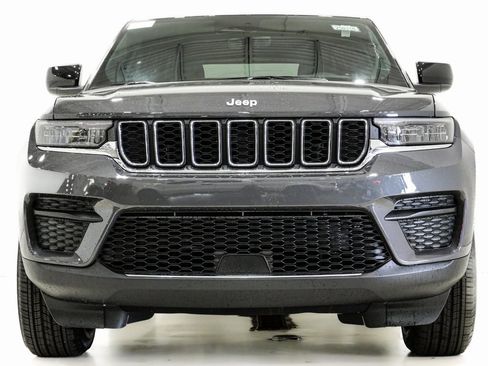 New 2025 Jeep Grand Cherokee 4WD image 2
