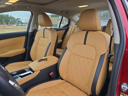 Used 2024 Nissan Sentra SV w/ SV Premium Package image 19