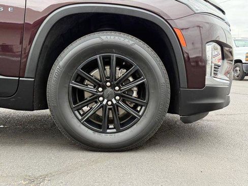 Used 2023 Chevrolet Traverse LT image 10