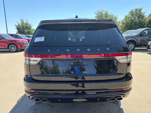 New 2026 Lincoln Aviator AWD w/ Jet Appearance Package image 6