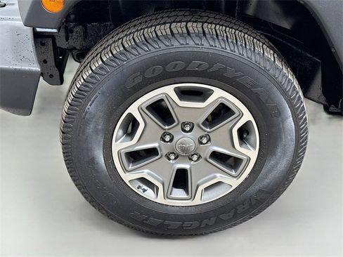 Used 2013 Jeep Wrangler Unlimited Rubicon w/ Dual Top Group image 31