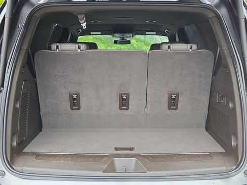 Used 2022 Chevrolet Tahoe LT w/ Luxury Package image 10