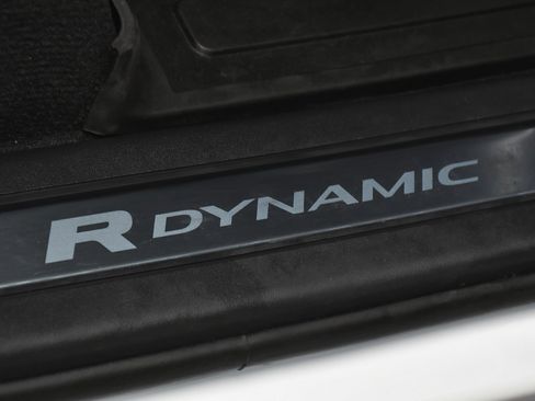 Used 2023 Land Rover Discovery S R-Dynamic image 15